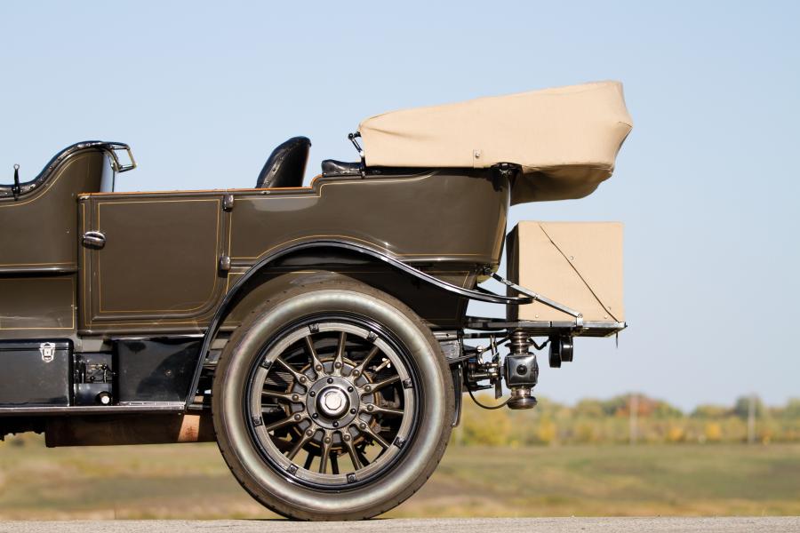 Детали экстерьера Lozier Model 51 7-Passenger Touring 1911 года  (фото 7 из 30)